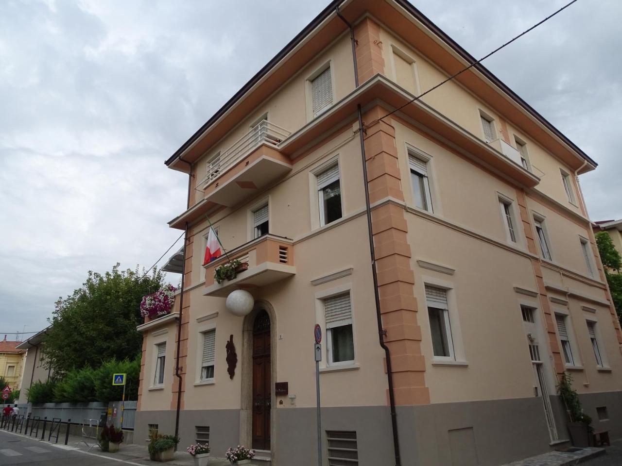 La Pajassa Bed and Breakfast Alba  Buitenkant foto